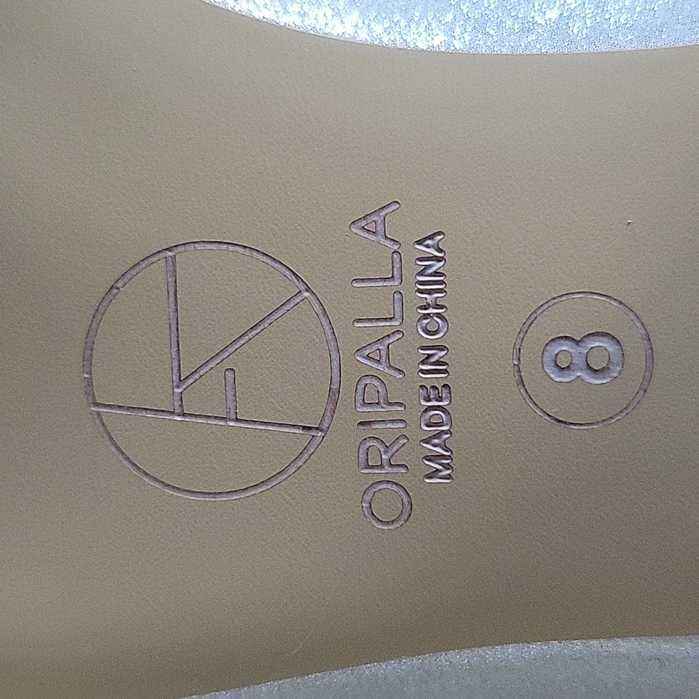 NWOT Oripalla silver pumps - Picture 7 of 9